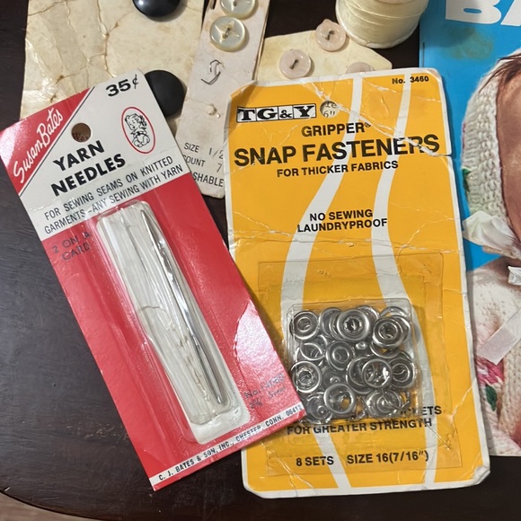 Vintage Sewing Notions & Thread Lot with Lace, 1962 Crochet for Babies Booklet - Picture 5 of 15